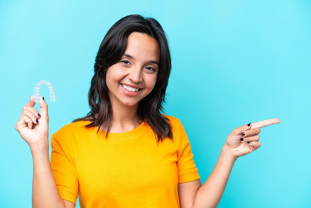 Young brunette hispanic woman on isolated background