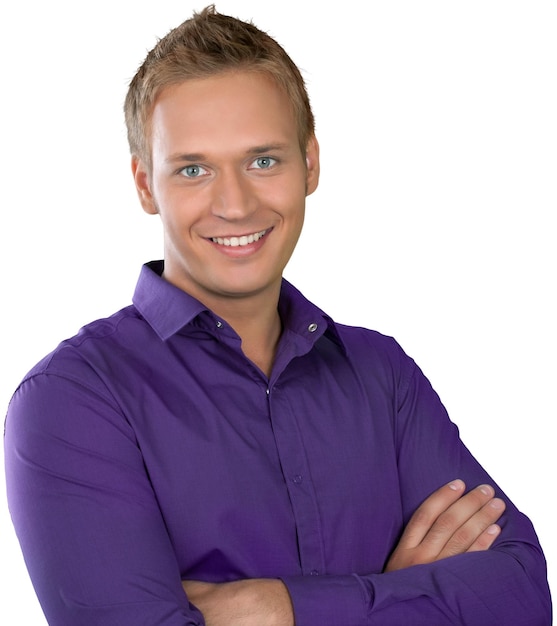 Молодой деловой человек в фиолетовой рубашке на белом фоне