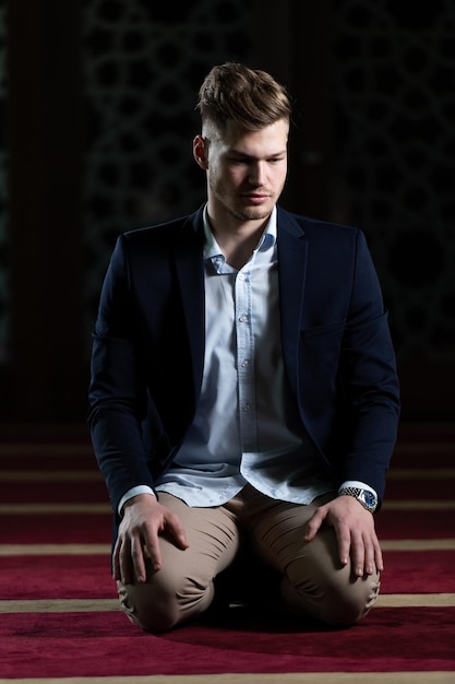 Young Businessman Muslim Praying