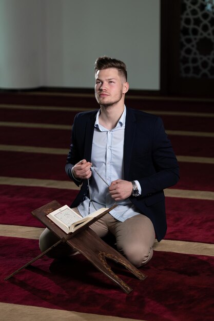 Young Businessman Muslim Praying