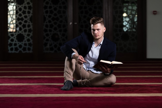 Young Businessman Muslim Praying