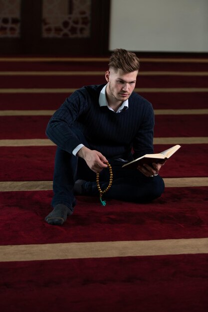 Young Businessman Muslim Praying