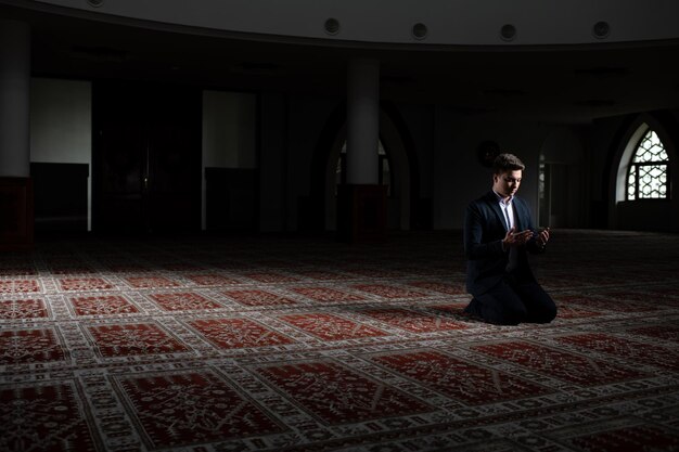 Young Businessman Muslim Praying