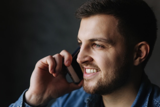 Young businessman taking a call in cafe.