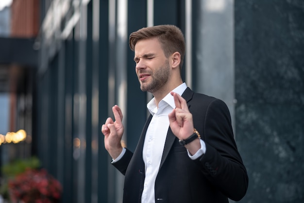 Young businessman wearing suit