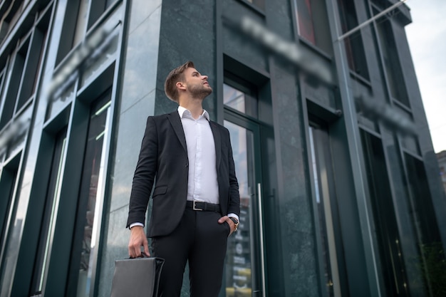 Young businessman wearing suit