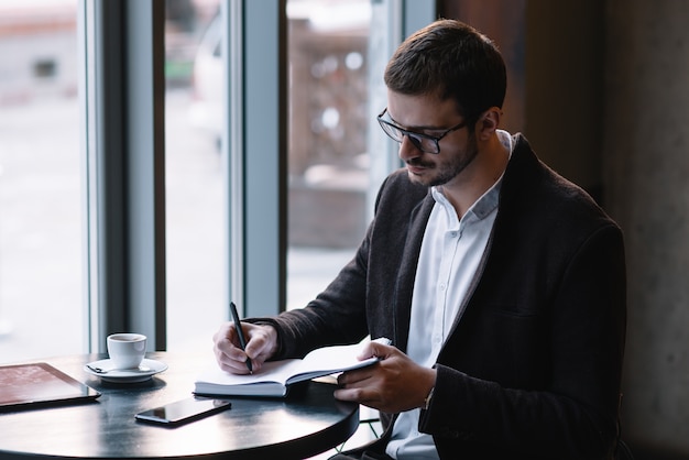 Young businessman working at the cafe