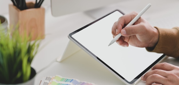 young businesswoman writing his idea on blank screen digital tablet