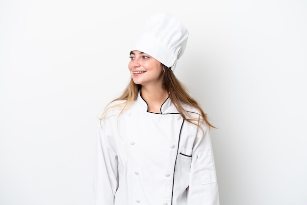 Foto giovane cuoco caucasico donna isolata su sfondo bianco guardando lato