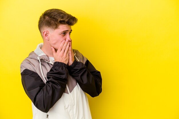 Photo young caucasian man isolated