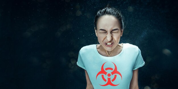 Photo young caucasian woman feeling ill, has virus infection, fever, headache and sneezing. suffering, scared to have coronavirus. concept of healthcare, medicine, epidemy, treatment. flyer. copyspace.