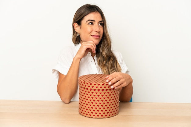 Young caucasian woman holding a valentines day box