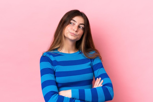 Photo young caucasian woman isolated on pink background feeling upset