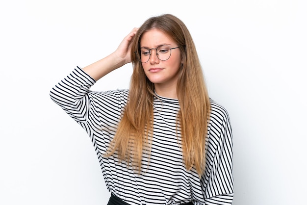 Young caucasian woman isolated on white background having doubts while scratching head