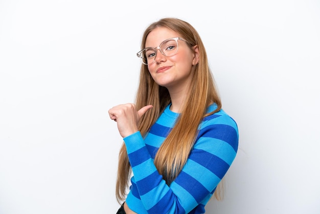 Young caucasian woman isolated on white background proud and selfsatisfied