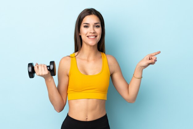 Young caucasian woman making weightlifting