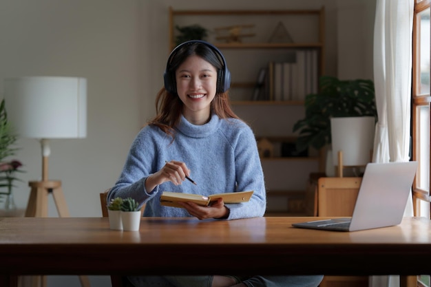 Photo young college student studying by video call elearning online education concept