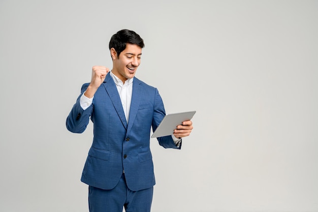 Photo a young confident professional man