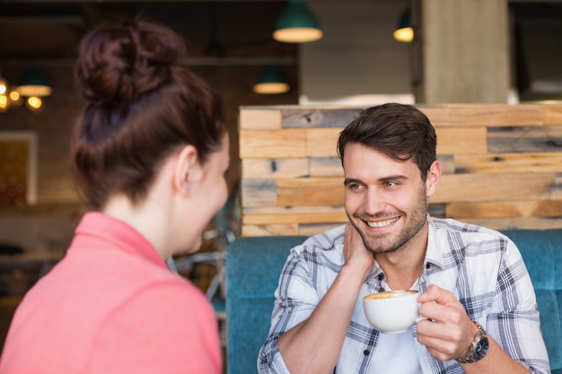 Photo young couple on a date