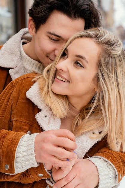 Photo young couple enjoying time together