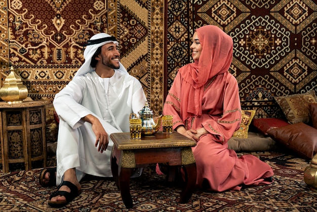 Photo young couple from emirati spending time in a cafe