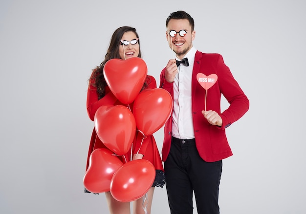 Photo young couple having fun while posing