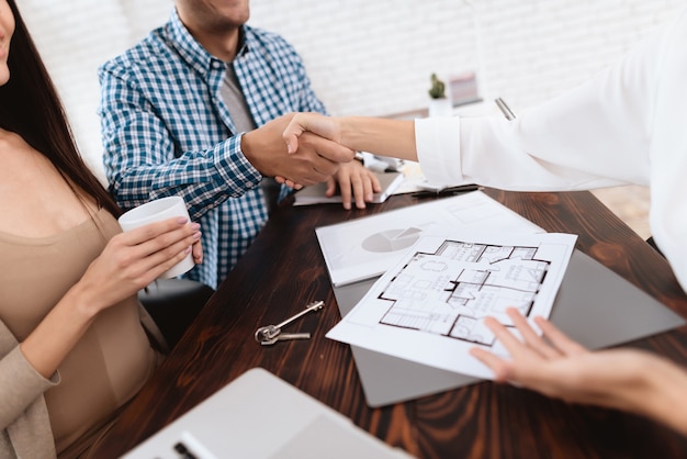 Young Couple At Real Estate Agency.