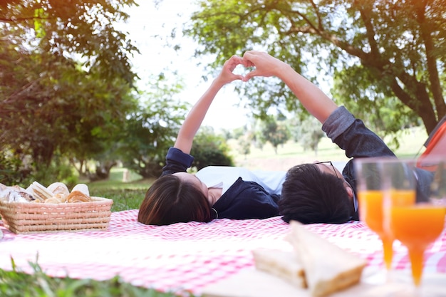  Young couple Romantic honeymoon.