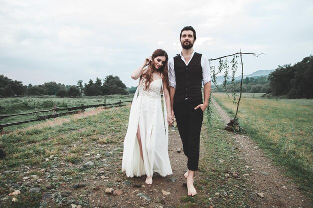 Photo young couple standing outdoors