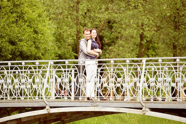 Photo young couple taking a walk