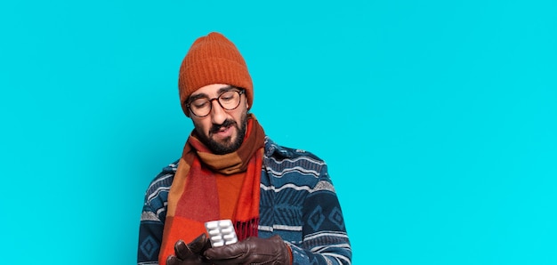 Photo young crazy bearded man and wearing winter clothes
