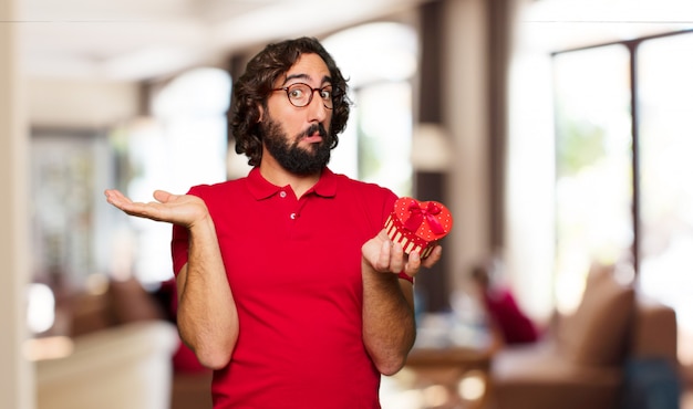 Foto giovane uomo pazzo concetto di san valentino