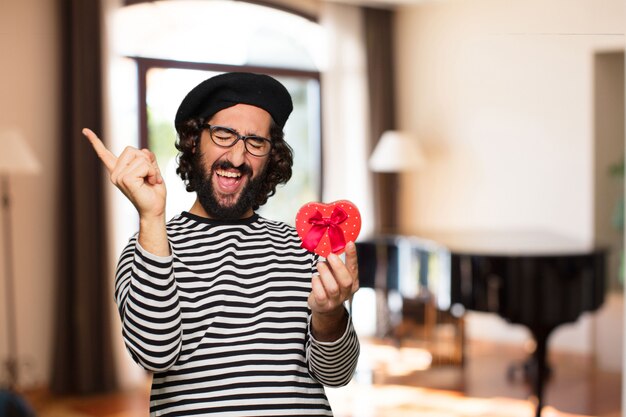 Foto giovane uomo pazzo concetto di san valentino