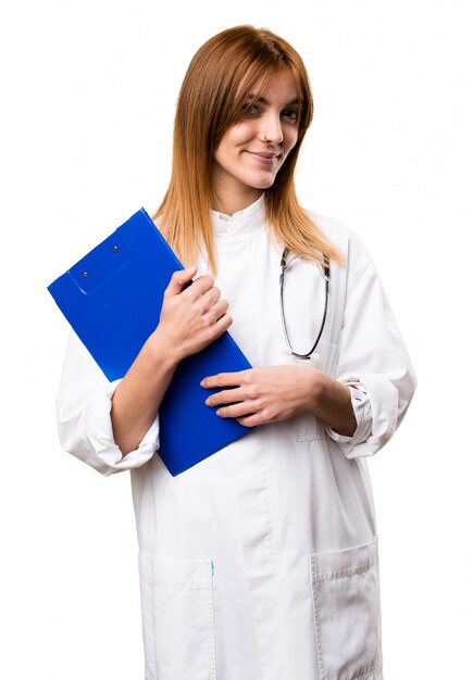 Photo young doctor woman holding a folder