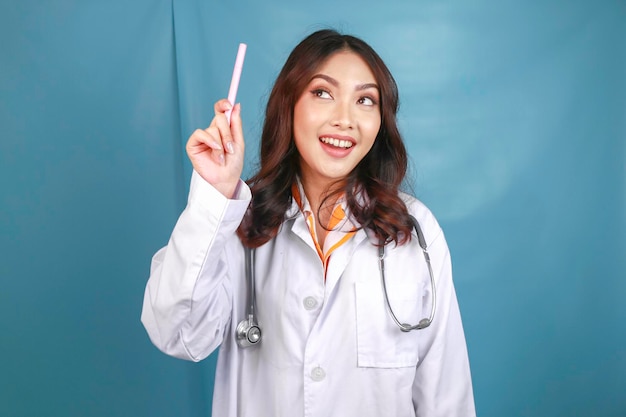 Young doctor woman over isolated background thinking an idea