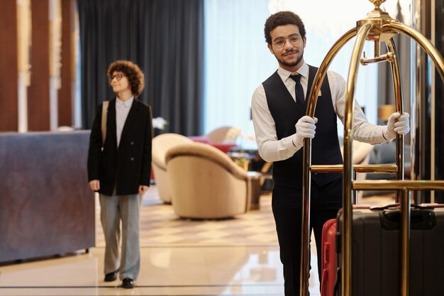 Bellboy в гостинице