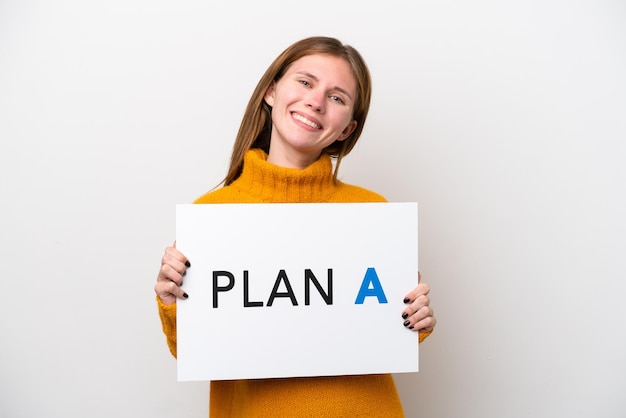 흰색 배경에 고립 된 젊은 영국 여성 PLAN A 메시지와 함께 현수막을 들고