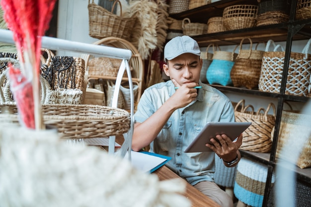 Young entrepreneurs are anxious and hesitant to see a tablet screen with a hand-crafted