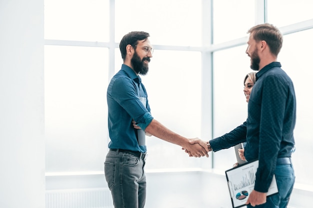 Young entrepreneurs shaking hands with each other . concept of cooperation