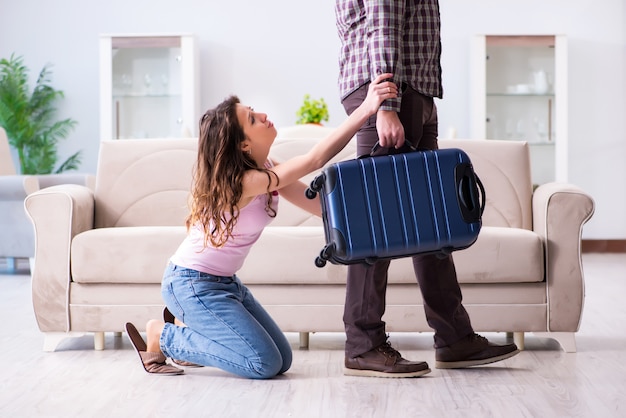 Photo young family in broken relationship concept