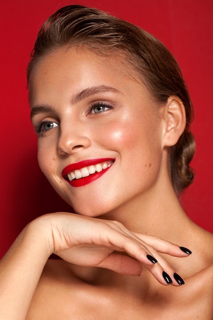 Photo young fashion model with red lips party look