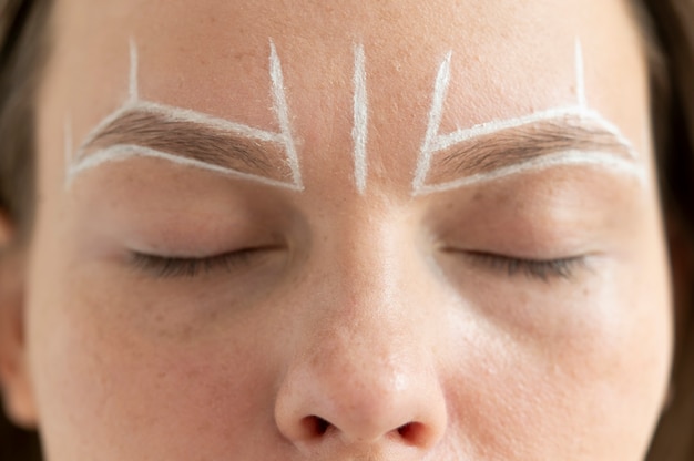 Photo young female going through a microblading procedure