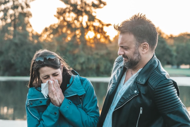 Photo young female sneeze nose in public by man