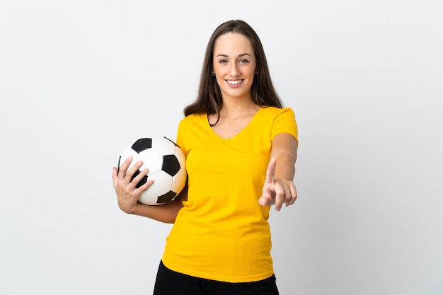 Женщина молодой футболист на изолированном белом фоне, показывая и поднимая палец