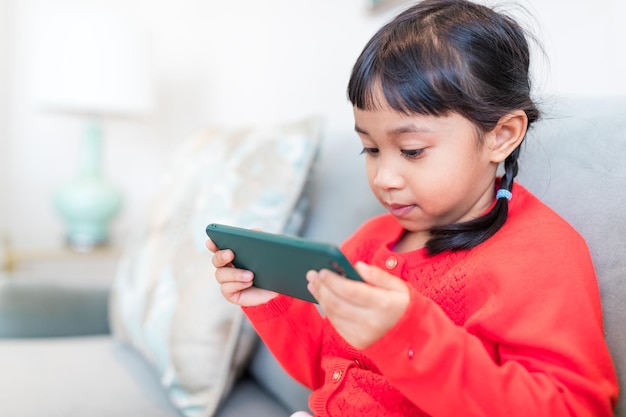 Young girl addicted to use cellphone