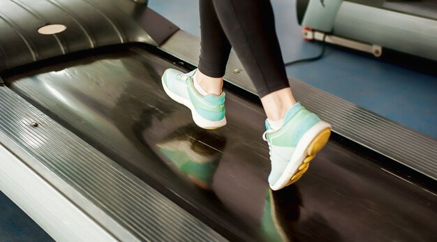 young girl goes in for sports in the gym