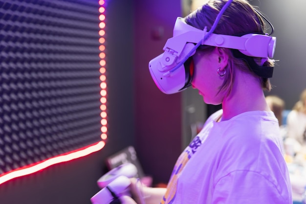 Photo young girl kid child playing vr game in glasses. cyber space and virtual gaming concept of using modern technologies for learning.