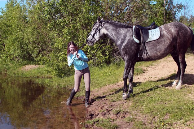 Young girl wants to water a horse