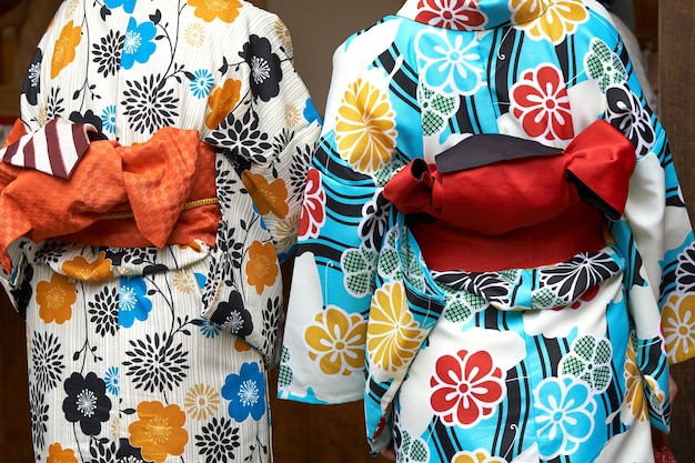 Photo young girl wearing japanese kimono standing