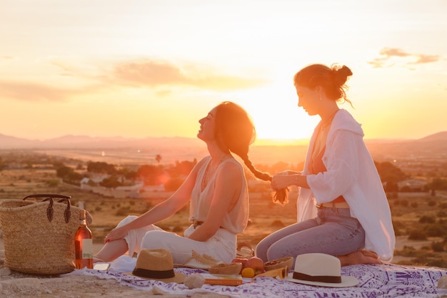 写真 夏休みに若い女の子のカップル旅行